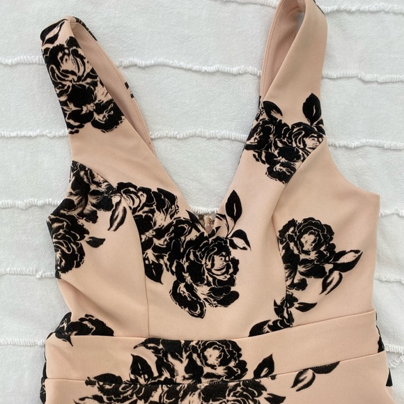 Trixxi Dress 👗 - Picture 4 of 12